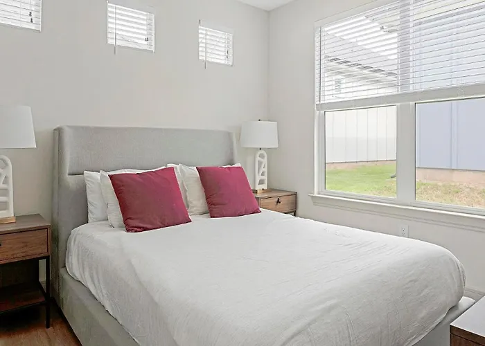 Landing Amazing 1bd Clubhouse Pool Apartment *